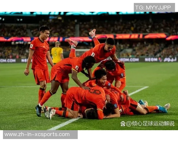 平板足球球星风采壁纸展示精彩瞬间，领略球场魅力与运动激情