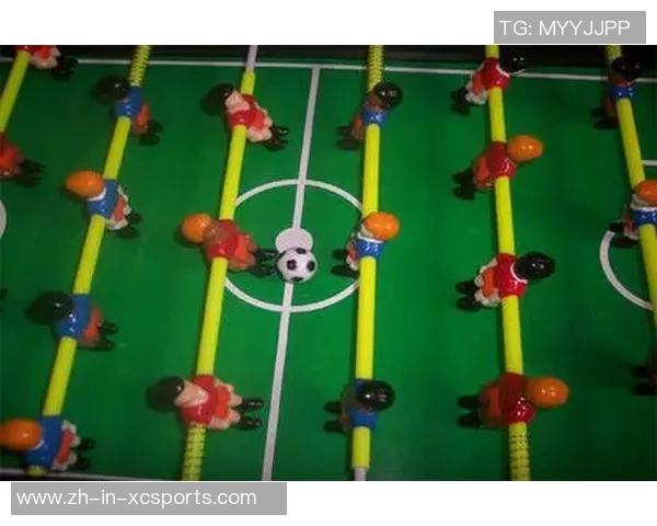 用五彩袜子打造迷你足球球星展现创意与运动激情的新潮玩具